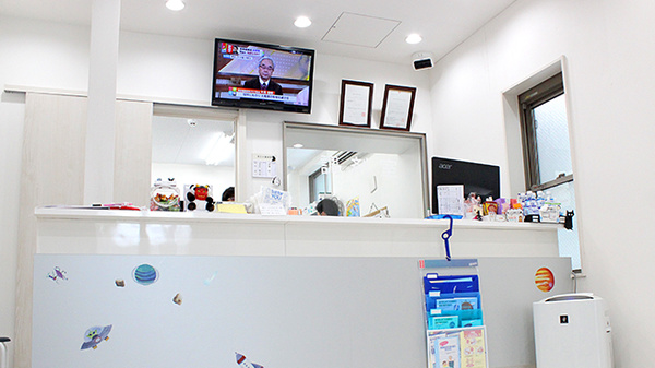 プラチナ薬局京成バラ園前店の受付/カウンター