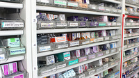 プラチナ薬局北上尾店の薬棚