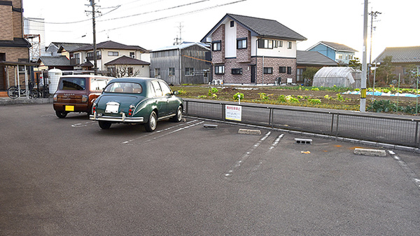 コメノ薬局の駐車場