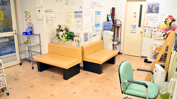 あんだち薬局の待合スペース