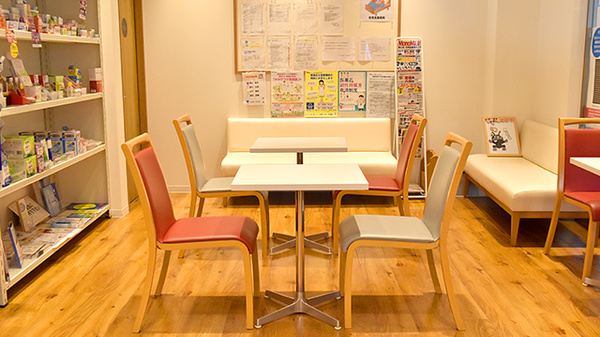 あけぼの薬局　加古川駅前店の待合スペース