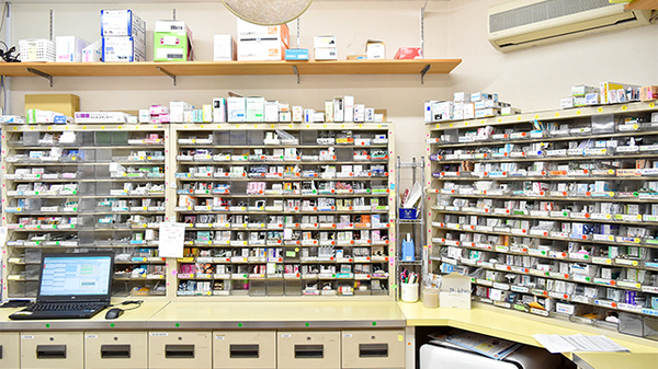 あけぼの薬局　住之江店の薬棚