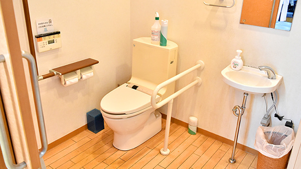 ak薬局立花店のお手洗い