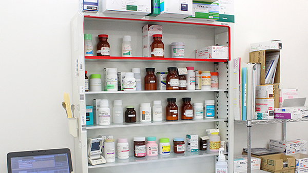 プラチナ薬局ならしのSC前店の薬棚