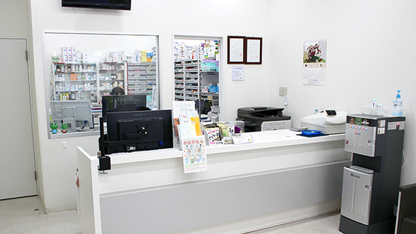 プラチナ薬局京成大久保店の受付/カウンター