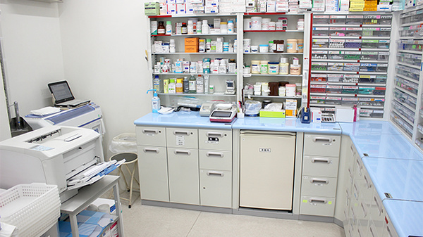 プラチナ薬局京成大久保店の調剤室