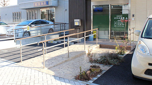 けやき薬局松原店の入口