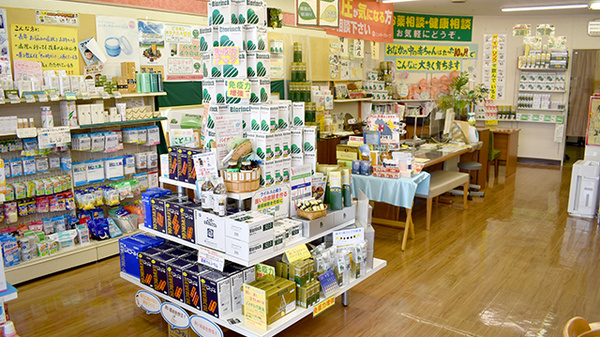 フジイ薬局の内観