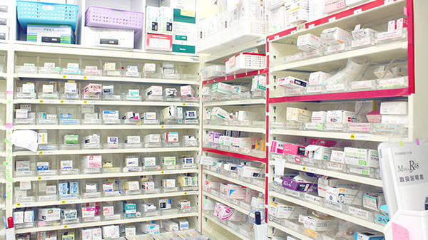 ひかり薬局　牛久中央店の薬棚
