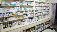 大正堂薬局の薬棚