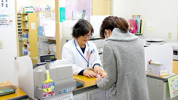 ら・ふらんす調剤薬局　成沢店の作業風景