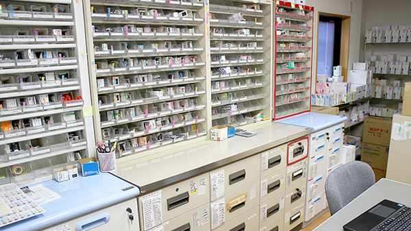 もがみがわ調剤薬局の薬棚