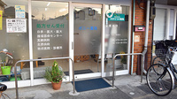 ポニー薬局の入口