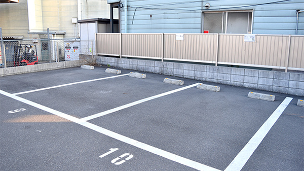 ポニー薬局の駐車場