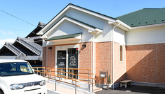 栗東シンザン像前調剤薬局の外観