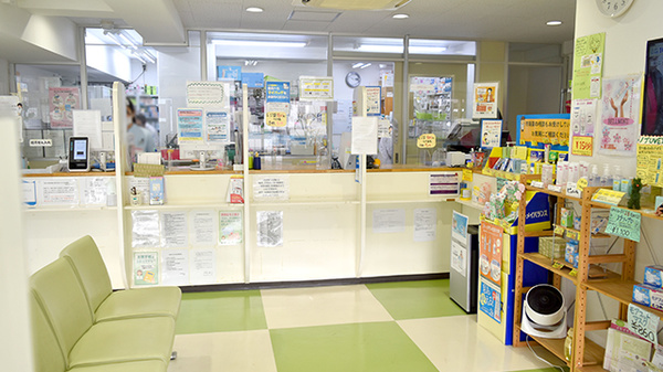 鈴木薬局　西浦和店の受付/カウンター