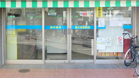 鈴木薬局　東大宮駅前店の入口