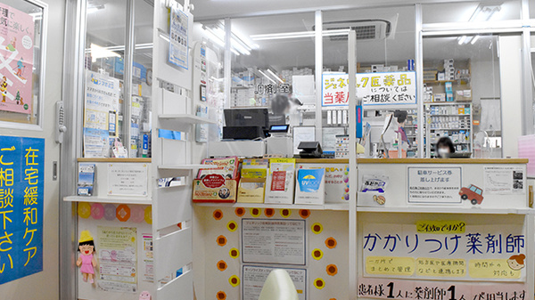 鈴木薬局　新富町店の受付/カウンター