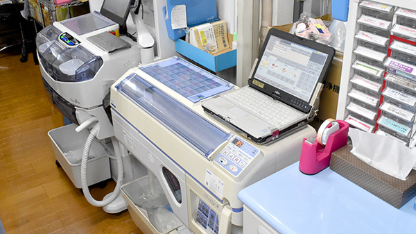 鈴木薬局　新富町店の調剤器具