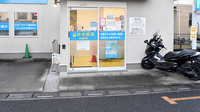 鈴木薬局　吉野町店の入口