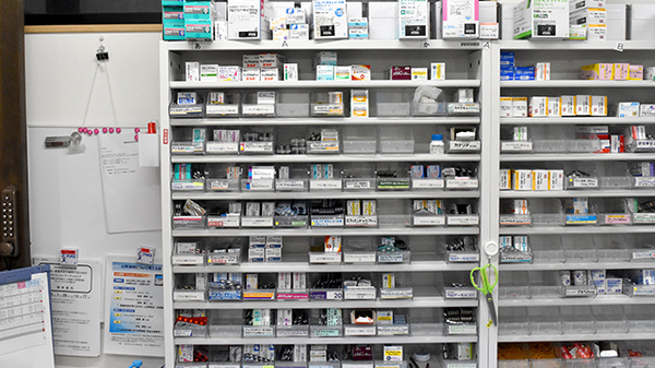 鈴木薬局　熊谷店の薬棚