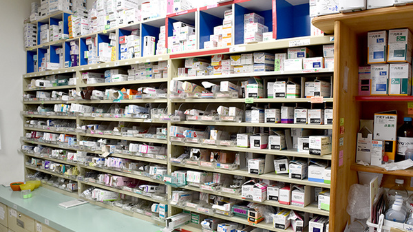 南山堂薬局練馬春日町店（旧たから薬局）の薬棚
