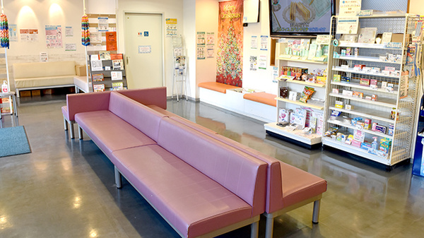 南山堂薬局上福岡店（旧たから薬局）の待合スペース