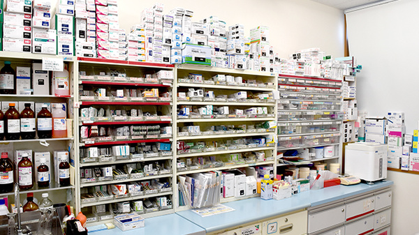 南山堂薬局上福岡店（旧たから薬局）の薬棚