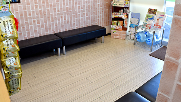 南山堂薬局川口店（旧たから薬局）の待合スペース
