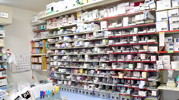 南山堂薬局川口店（旧たから薬局）の薬棚