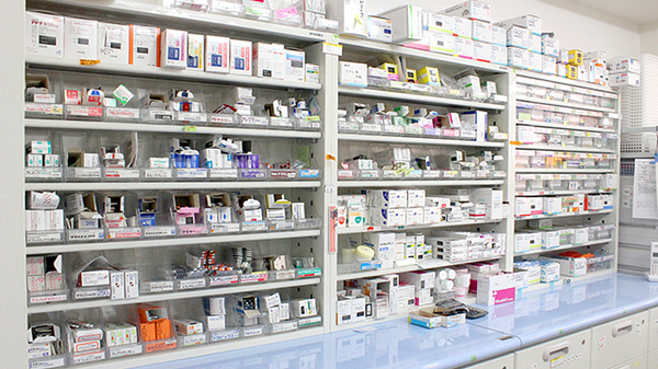 南山堂薬局北与野北口店（旧たから薬局）の薬棚