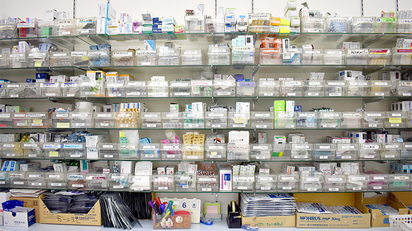 福永調剤薬局城南店の薬棚