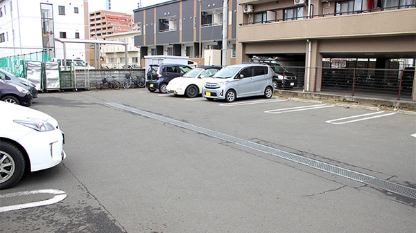 ドラッグセイムス仙台宮町薬局の駐車場