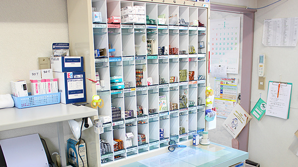 ケンコー薬局河北店の薬棚