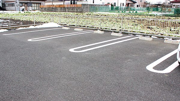 境ゆう薬局の駐車場
