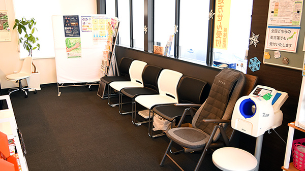 ライフ調剤薬局　志方店の待合スペース