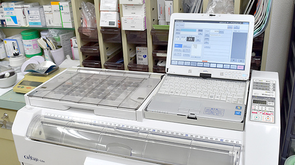 民主薬局の調剤器具