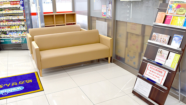 薬局ダックス西京洛西中央店の待合スペース