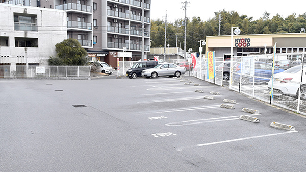 薬局ダックス西京洛西中央店の駐車場
