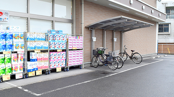 薬局ダックス西京洛西中央店の駐輪場