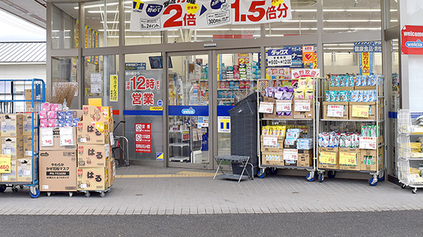 薬局ダックス西京洛西中央店の入口