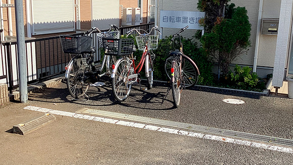 クオール薬局坪井東店の駐輪場