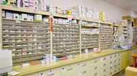 フクシ蘇我薬局の薬棚