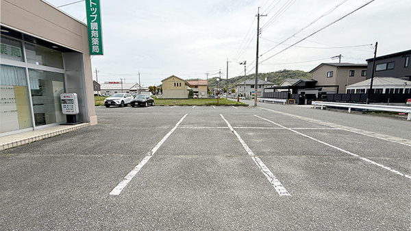トップ調剤薬局の駐車場