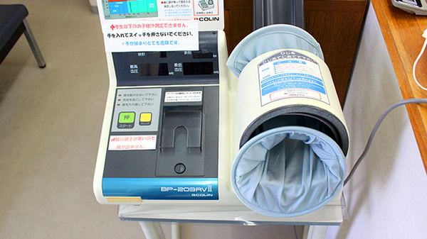 わたらせ薬局新田の血圧計
