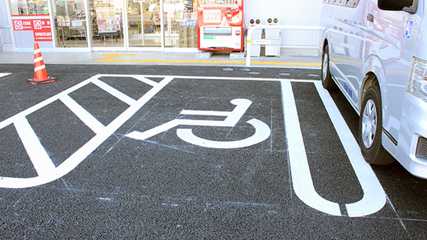セキ薬局　脚折町店の駐車場