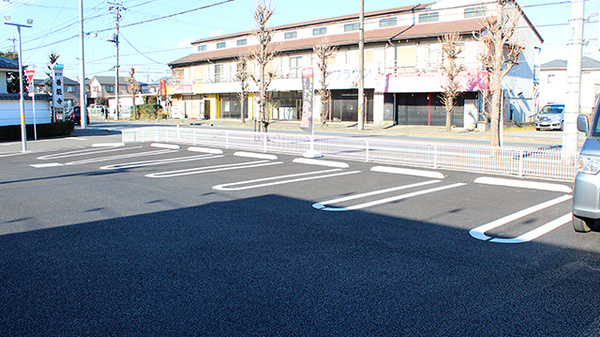 セキ薬局　脚折町店の駐車場