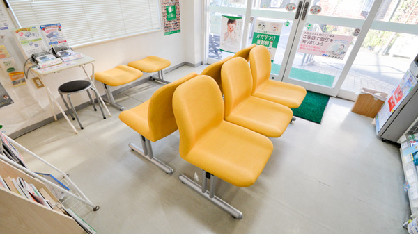 そうごう薬局　今里くすのき店の待合スペース