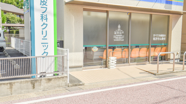 そうごう薬局　卯之町店の入口