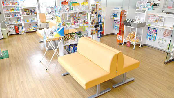 そうごう薬局　利根中央店の待合スペース